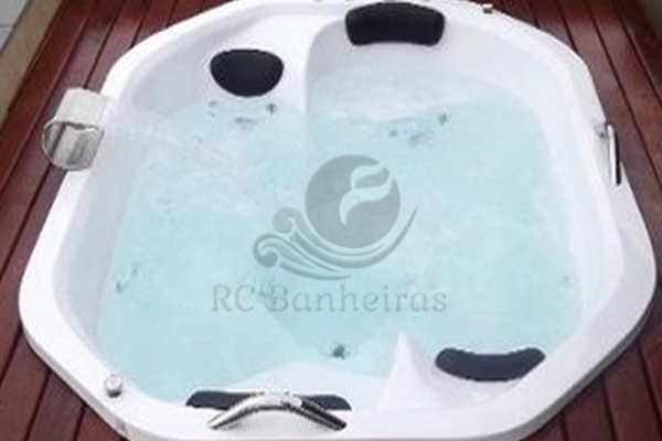 galeria-rc-banheira-spa-249D90A96C-59FF-7881-2E57-F258FD6B47D0.jpg